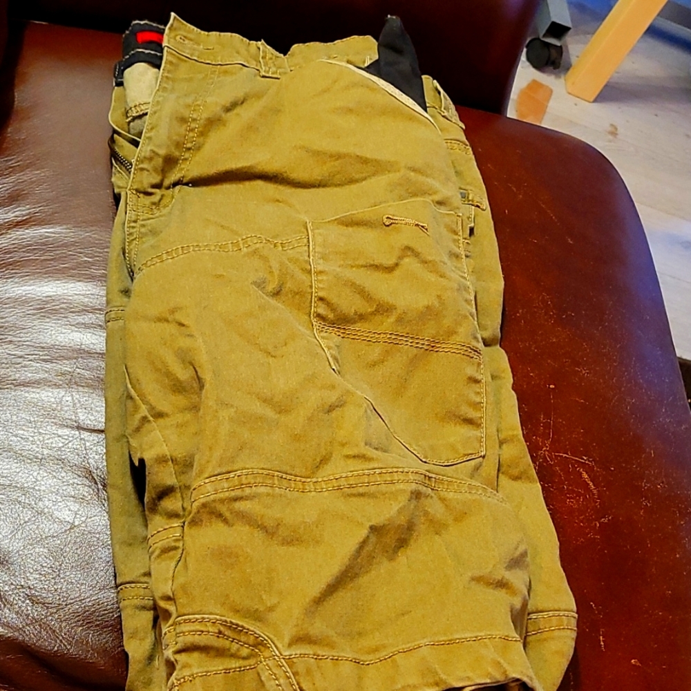 Point zero dark green shorts